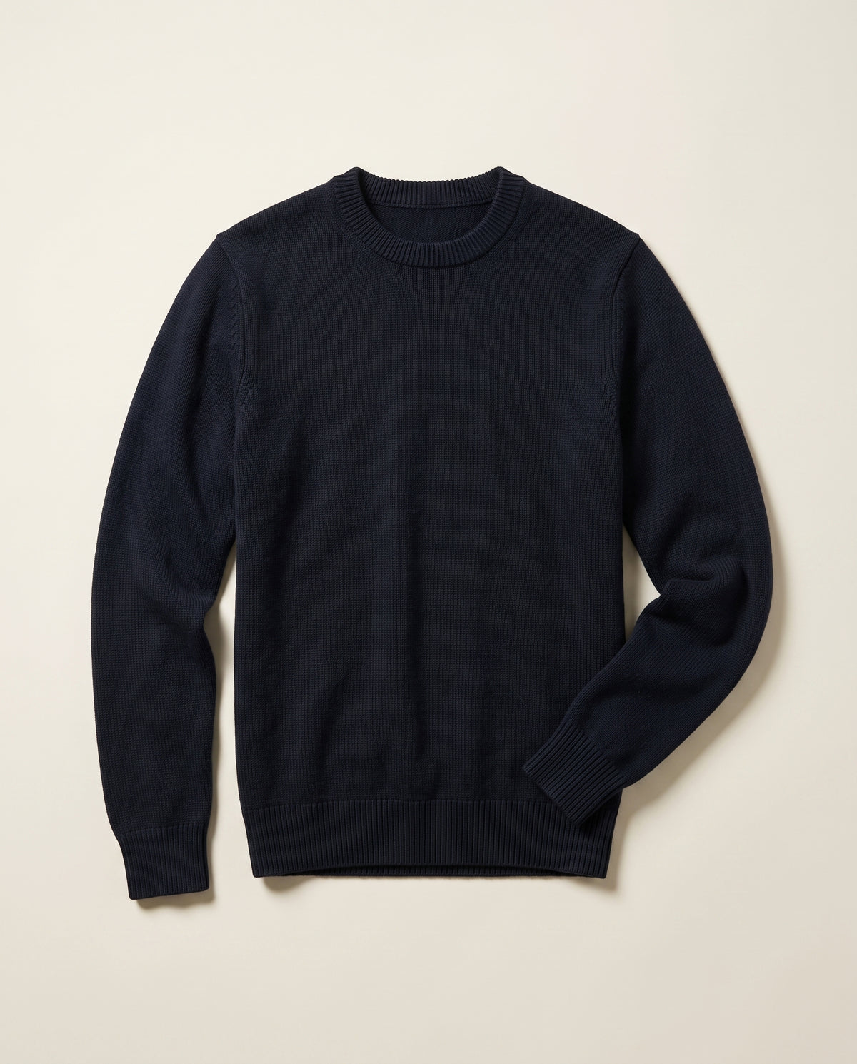 Pull col rond homme, coloris marine foncé, vue à plat en studio