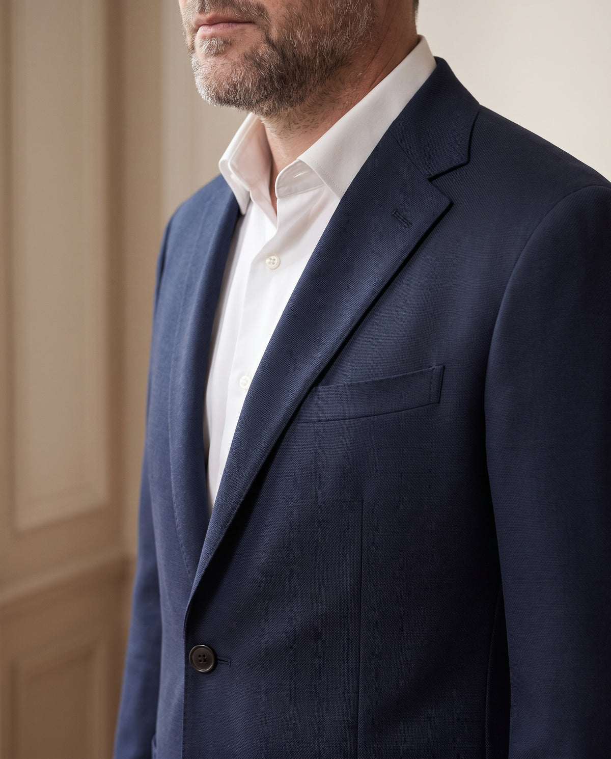 Veste non doublée homme, coloris marine, détail du revers et de la poche poitrine